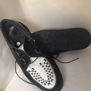 Black and white TUK creepers! From England men’s 7